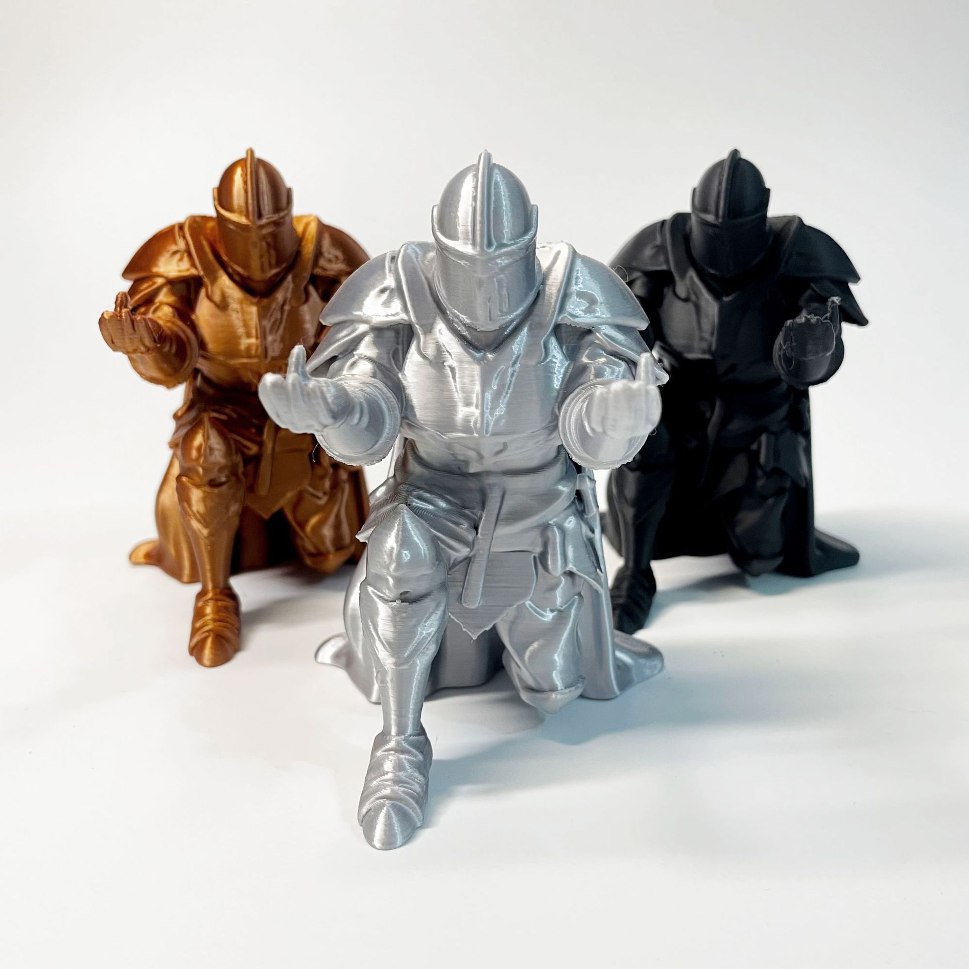 3D Printing Knight Armor - حامل أقلام على شكل فارس ثلاثي